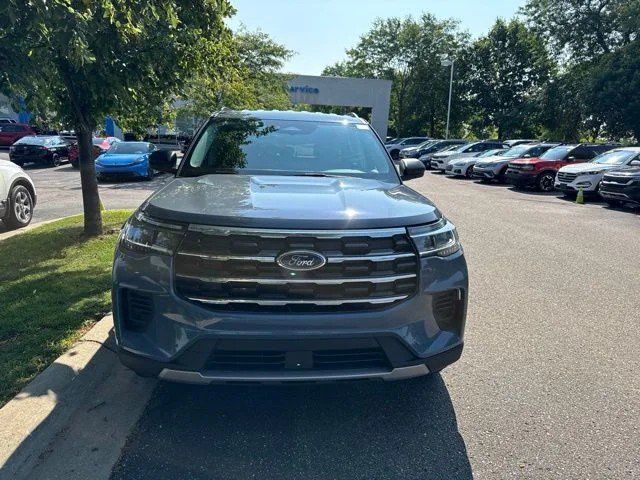 Used 2025 Ford Explorer Active AWD/4WD image 12