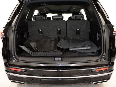 Certified 2025 Buick Enclave Avenir image 32