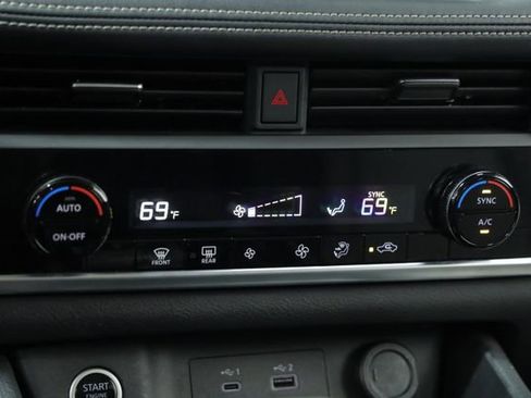 Used 2023 Nissan Rogue SV image 18