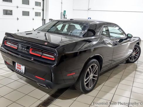 Used 2019 Dodge Challenger SXT image 8
