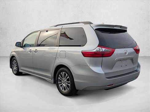 Used 2020 Toyota Sienna XLE Premium image 6