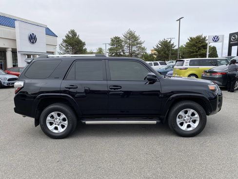 Used 2022 Toyota 4Runner SR5 RWD image 41