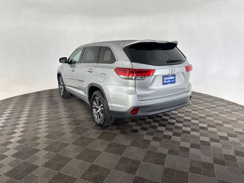 Used 2018 Toyota Highlander LE AWD/4WD image 9