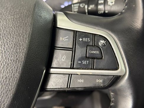 Used 2023 Toyota Highlander XLE FWD image 27