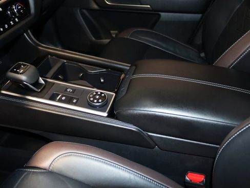 Used 2022 Nissan Pathfinder Platinum w/ Cargo Package image 39