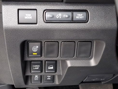 Used 2025 Nissan Frontier PRO-4X image 25