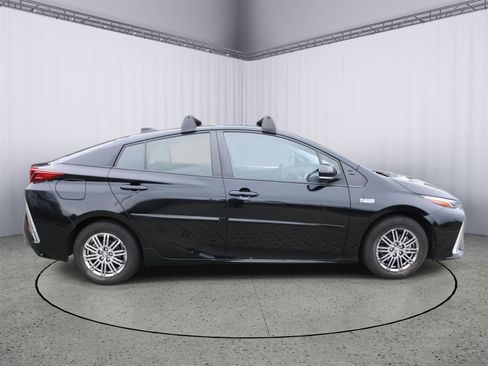 Used 2021 Toyota Prius Prime LE image 9
