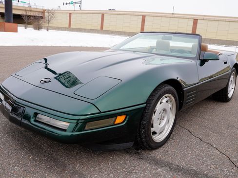 Used 1992 Chevrolet Corvette 2dr Convertible image 7