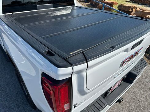 Used 2021 GMC Sierra 1500 AT4 w/ AT4 Value Package AWD/4WD image 3