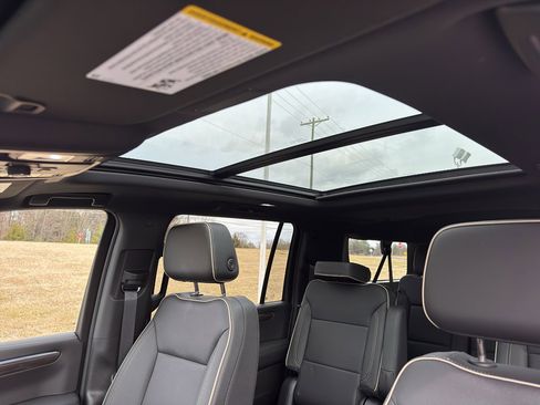 Used 2025 Chevrolet Suburban Premier w/ Sun And Tow Package image 22