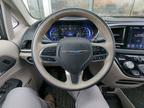 Used 2019 Chrysler Pacifica Limited w/ Advanced Safetytec Group image 7