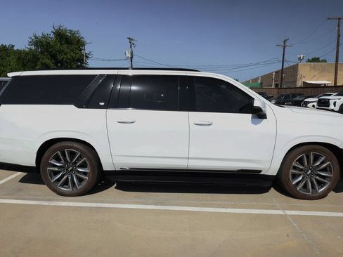 Used 2022 Cadillac Escalade ESV Sport w/ Touring Package AWD/4WD image 4