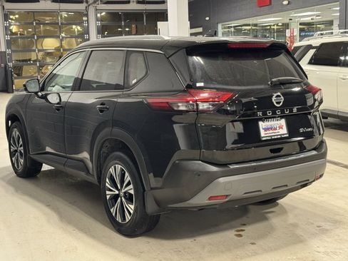 Used 2021 Nissan Rogue SV w/ Premium Package image 15