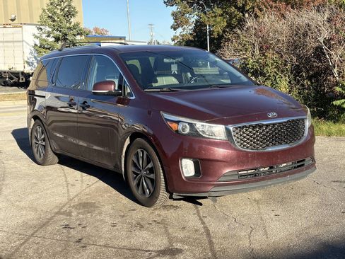 Used 2016 Kia Sedona SX image 4