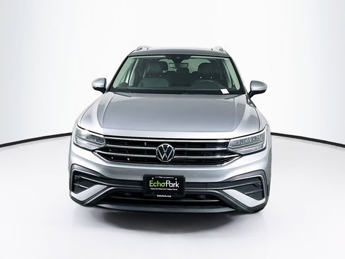 Used 2022 Volkswagen Tiguan SE w/ Panoramic Sunroof Package image 2