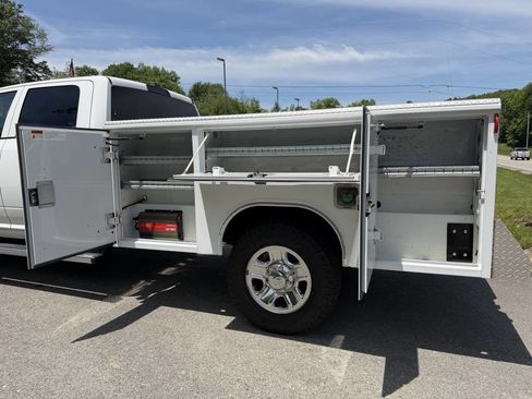 Used 2018 RAM 3500 Tradesman w/ Chrome Appearance Group AWD/4WD image 9