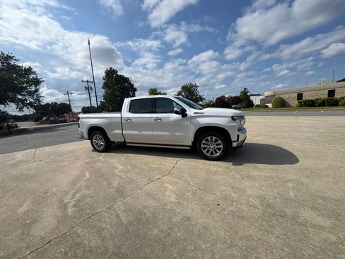 Used 2021 Chevrolet Silverado 1500 LTZ w/ Technology Package AWD/4WD image 2
