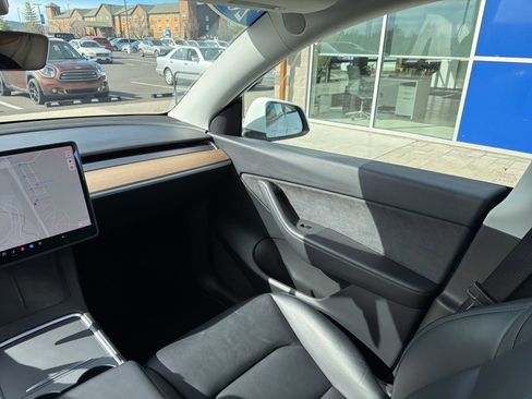 Used 2021 Tesla Model Y 2WD image 14