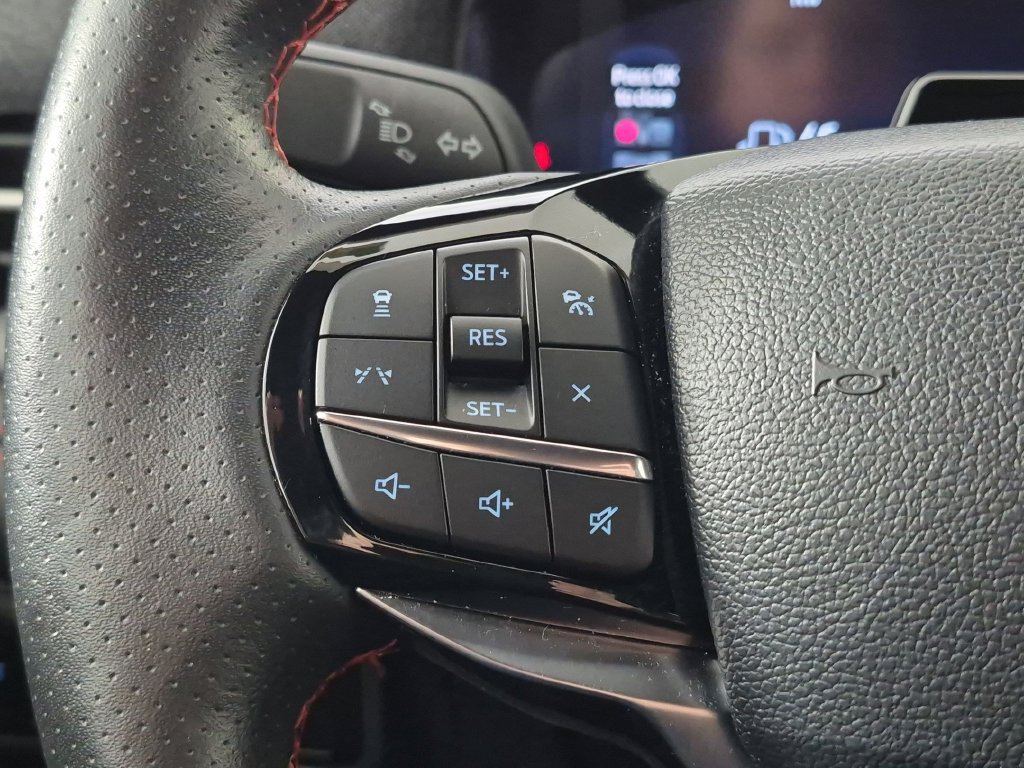 Used 2025 Ford Explorer ST-Line w/ ST-Line Street Pack AWD/4WD image 18