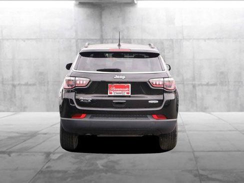 Used 2025 Jeep Compass Latitude w/ Sun & Sound Group AWD/4WD image 6