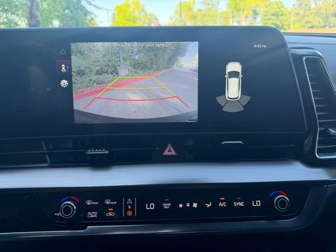 Certified 2025 Kia Sportage EX AWD/4WD image 18