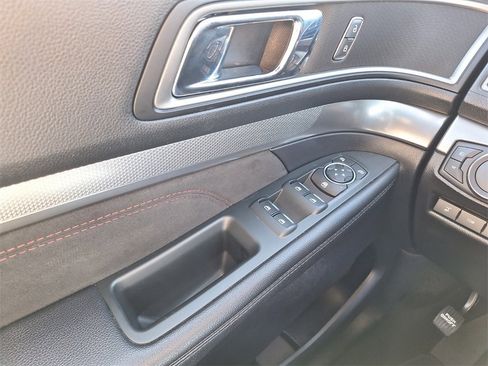 Used 2019 Ford Explorer XLT w/ Equipment Group 202A image 18