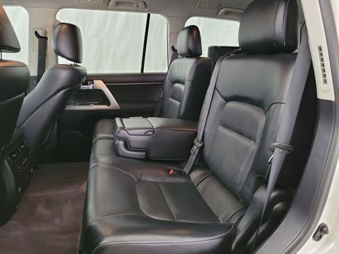 Used 2014 Toyota Land Cruiser image 10