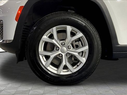 Used 2023 Jeep Grand Cherokee L Limited AWD/4WD image 33