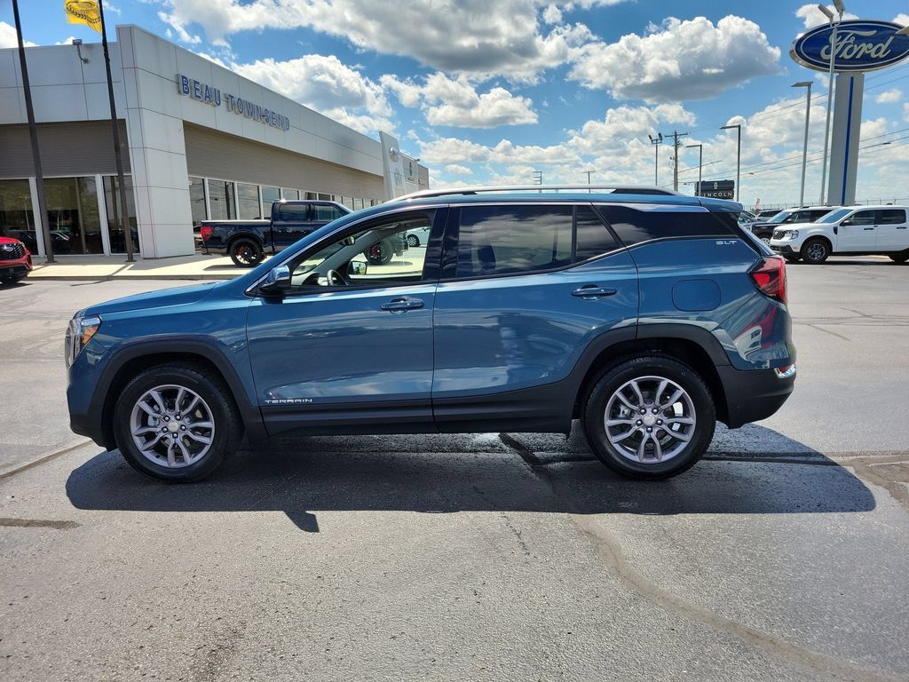 Used 2024 GMC Terrain SLT w/ Infotainment Package II AWD/4WD image 7