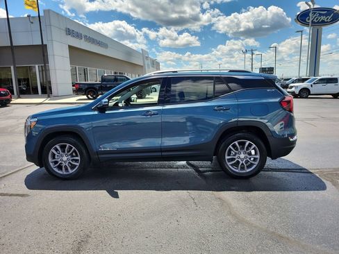 Used 2024 GMC Terrain SLT w/ Infotainment Package II AWD/4WD image 7