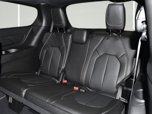 New 2026 Chrysler Pacifica Select FWD image 29