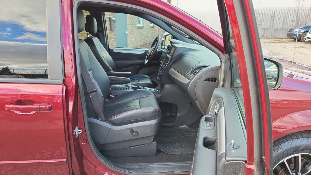 Used 2017 Dodge Grand Caravan GT FWD image 20