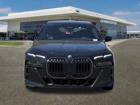 New 2026 BMW 750e xDrive w/ Premium Package AWD/4WD image 3