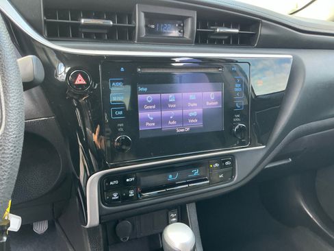 Used 2019 Toyota Corolla LE image 11