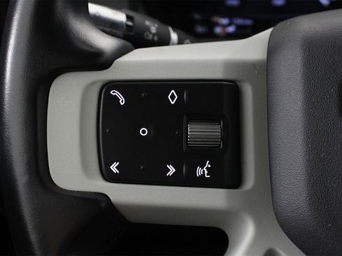 Used 2022 Land Rover Defender 110 X-Dynamic SE image 10