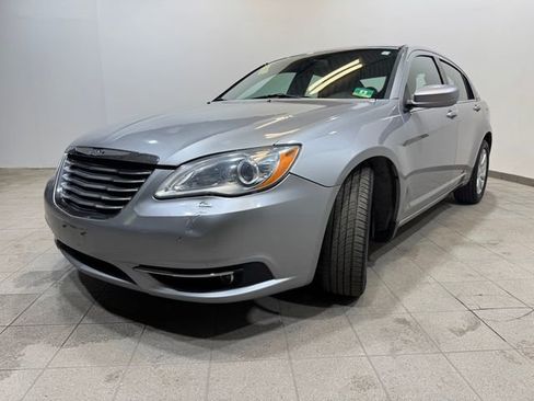 Used 2014 Chrysler 200 Limited image 3