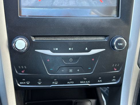 Used 2014 Ford Fusion SE w/ Equipment Group 202A image 22