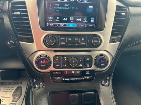 Used 2017 GMC Yukon XL SLT w/ Open Road Package AWD/4WD image 22