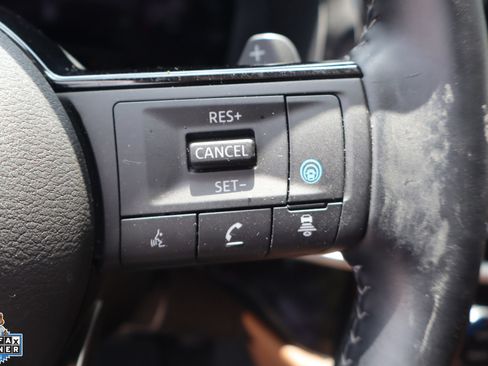 Used 2025 Nissan Pathfinder Platinum FWD image 16