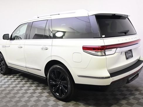 Used 2022 Lincoln Navigator Reserve AWD/4WD image 3