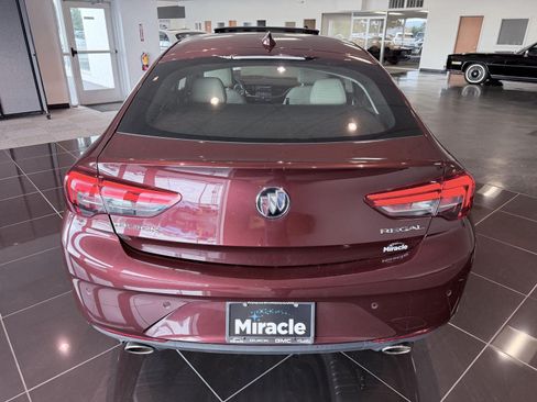 Used 2018 Buick Regal Essence w/ Driver Confidence Package #1 FWD image 14