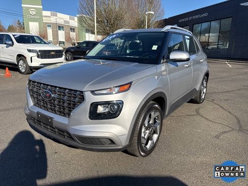 Used 2025 Hyundai Venue SEL image 3