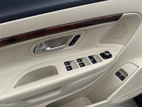 Used 2012 Volkswagen Eos Lux FWD image 19
