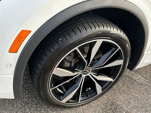 Used 2024 Volkswagen Tiguan SEL R-Line image 45