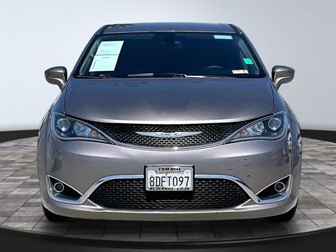 Used 2018 Chrysler Pacifica Touring Plus w/ Tire & Wheel Group FWD image 28