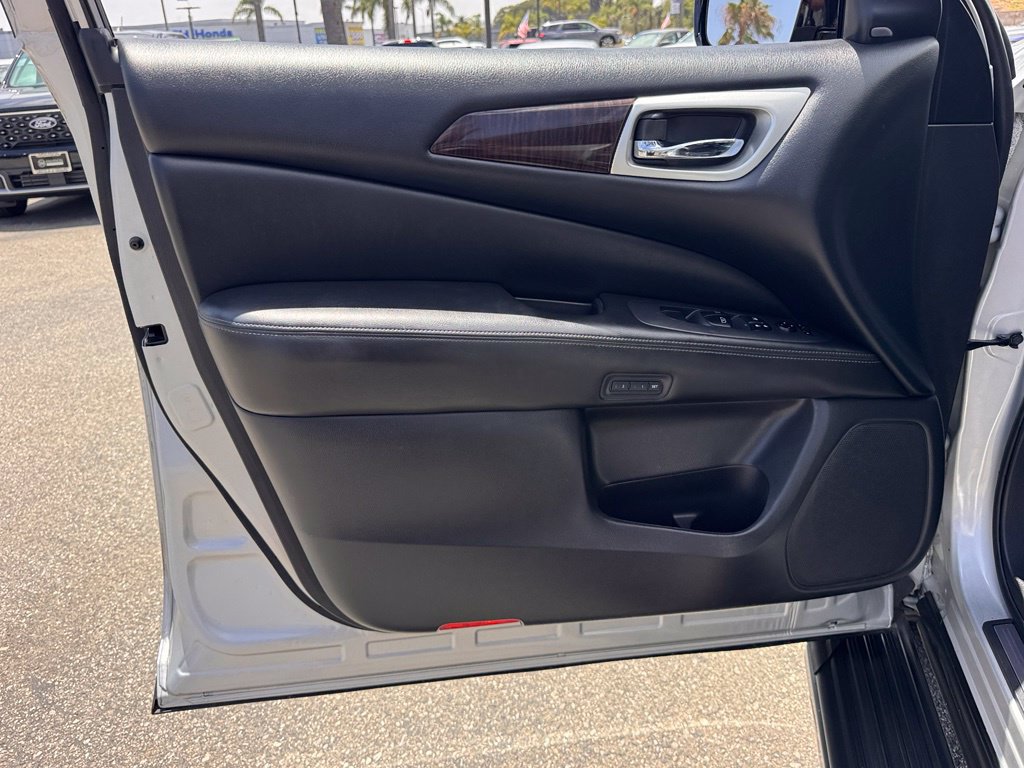 Used 2015 Nissan Pathfinder Platinum w/ Cargo Package FWD image 16
