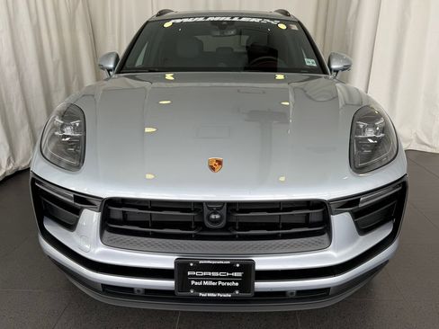 Certified 2026 Porsche Macan AWD/4WD image 6