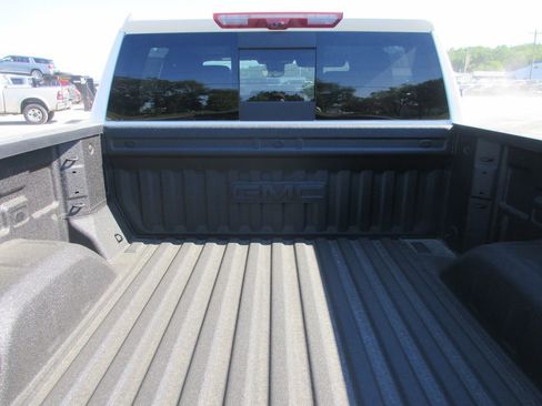 New 2026 GMC Sierra 1500 AT4 w/ AT4 Premium Package AWD/4WD image 9