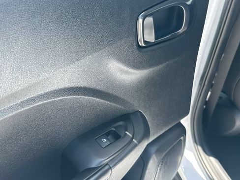 Used 2024 Hyundai Venue Limited FWD image 12