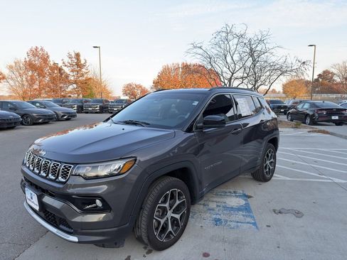 Used 2024 Jeep Compass Limited image 5